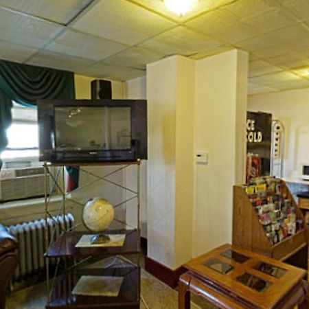 Americas Best Value Inn Dearborn Exteriör bild