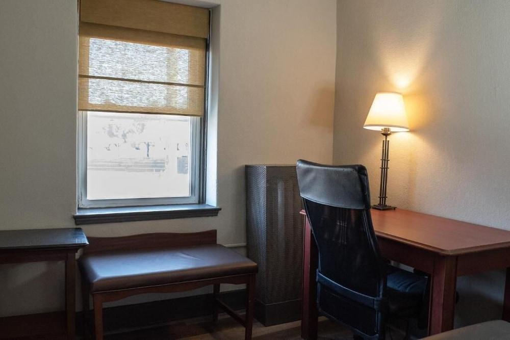 Americas Best Value Inn Dearborn Exteriör bild