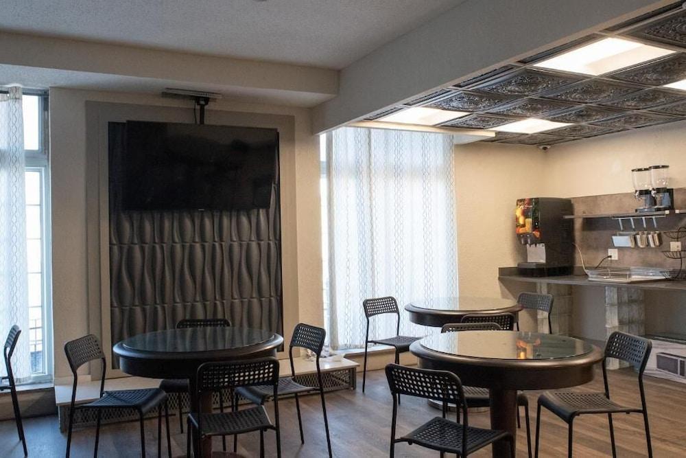 Americas Best Value Inn Dearborn Exteriör bild
